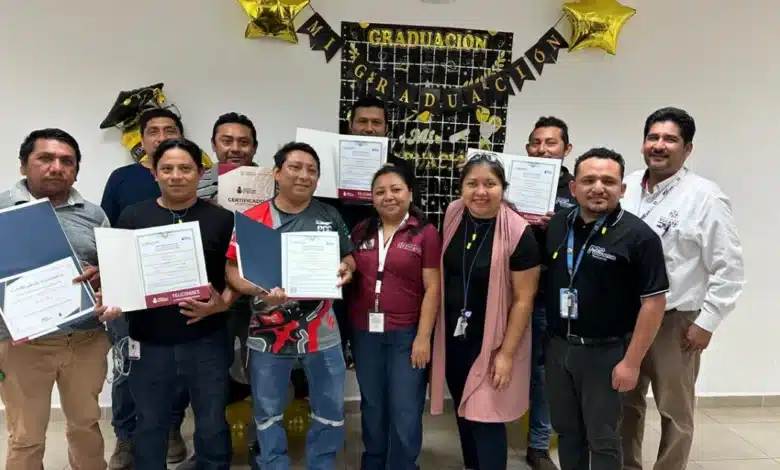 más de mil 800 personas concluyen la secundaria con apoyo del gobierno del renacimiento maya