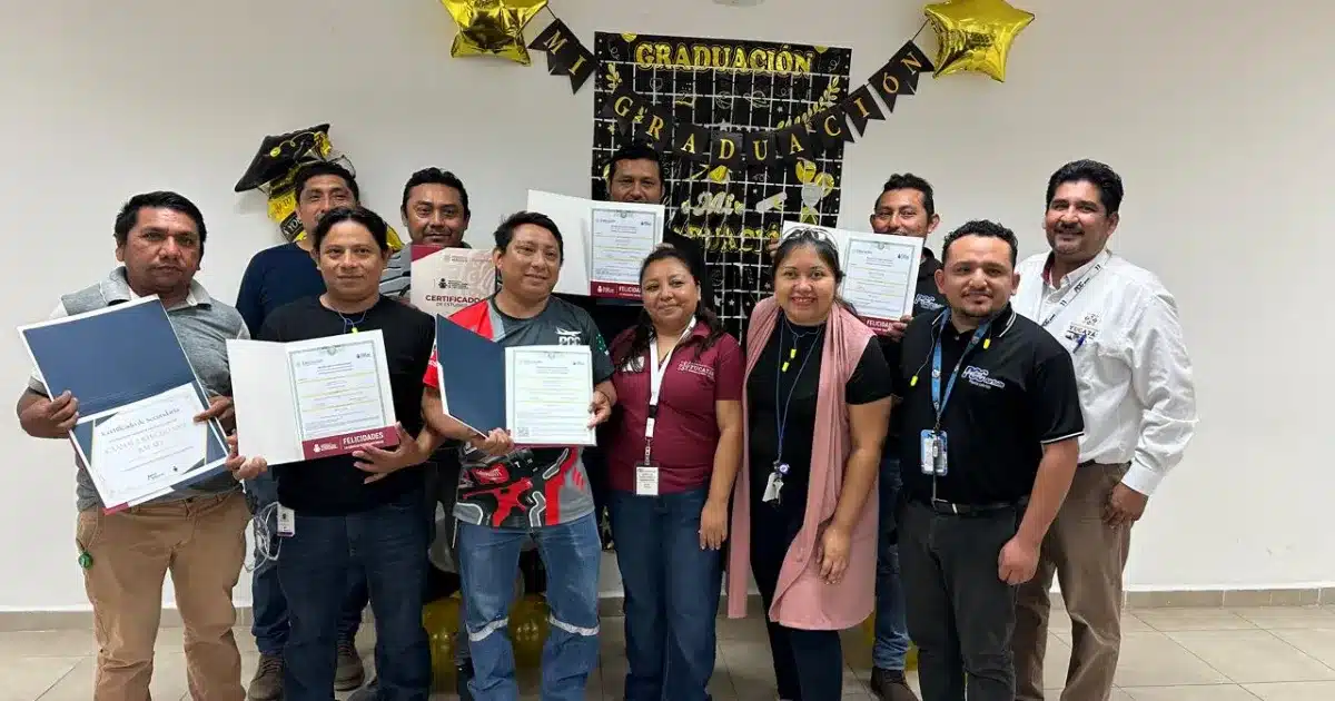 más de mil 800 personas concluyen la secundaria con apoyo del gobierno del renacimiento maya