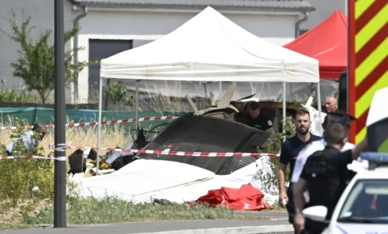 mueren 11 personas al estrellarse un avión de paracaidismo en francia