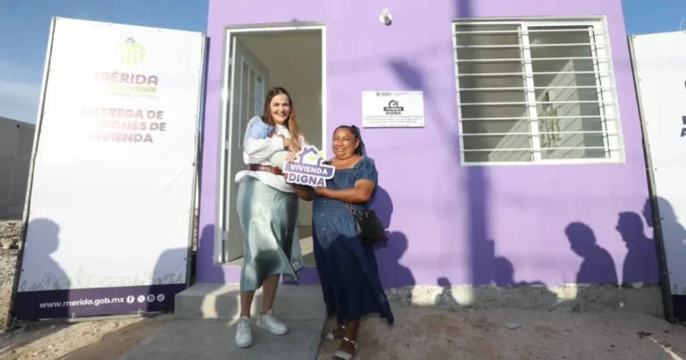 ayuntamiento entrega viviendas a familias afectadas por incendio en dzununcán
