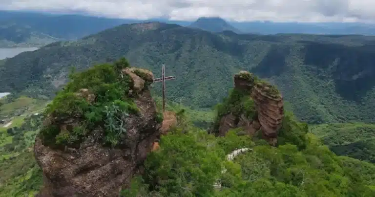 cerro de la coyota el mirador natural de zitácuaro que conquista a los amantes del ecoturismo