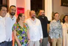 micaela mar y leña devela su placa de recomendación de la guía michelin en mérida