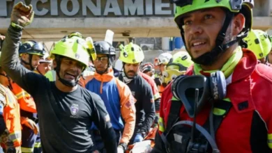rescatan con vida a hernán tras quedar atrapado más de una semana bajo los escombros en venezuela