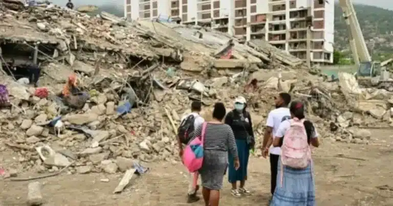 suman 4 mil 930 muertos por los terremotos en venezuela