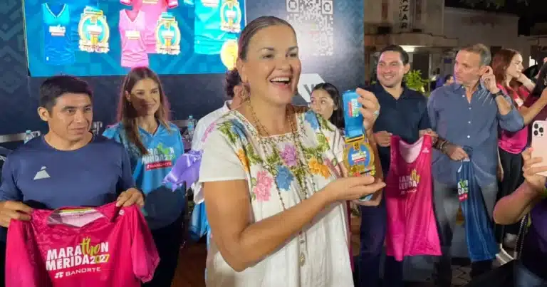 alcaldesa presenta playeras, medallas y rutas del marathón mérida 2027