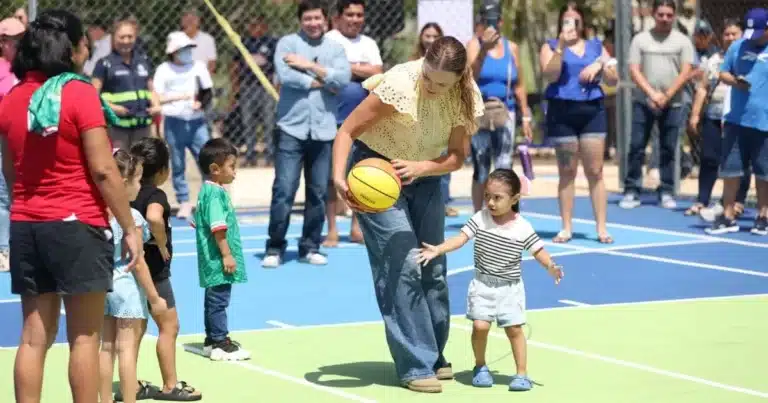 cecilia patrón entrega dos nuevos parques en mérida