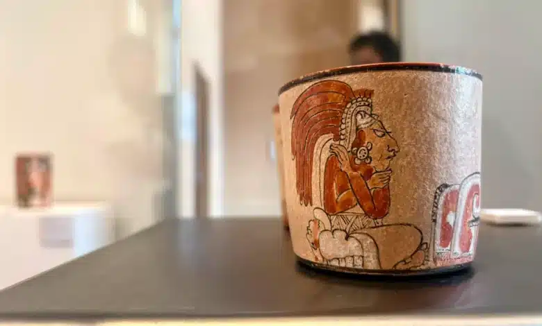 “Ecos” reinterpreta la herencia maya a través de la cerámica en Mérida