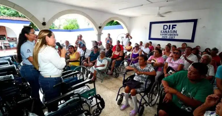 dif de kanasín entrega 40 sillas de ruedas con recursos municipales