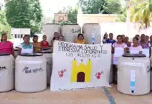 dif yucatán entrega 24 tinacos a familias de kunché, en espita