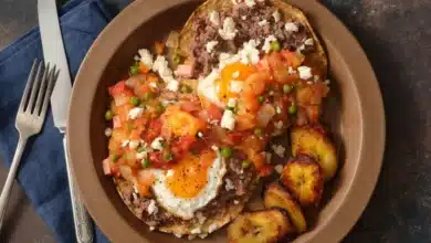 La mejor receta de huevos motuleños, tradicional (Foto de internet)