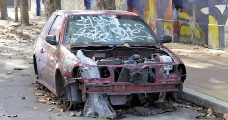 Retiran 160 vehículos abandonados de las calles de Mérida (Foto de cortesía)