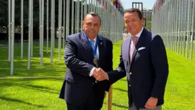 El yucateco Héctor Navarrete Muñoz recibió una medalla conmemorativa (Foto de cortesía)