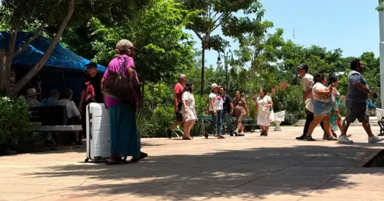 familias y turistas abarrotan el centro de mérida