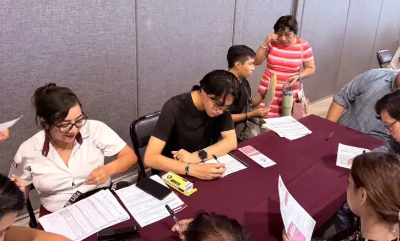 jóvenes encuentran más de 400 oportunidades de empleo