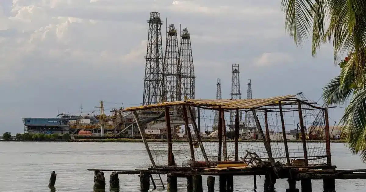 Acuerdo petrolero entre Estados Unidos y Venezuela será concesión de un siglo