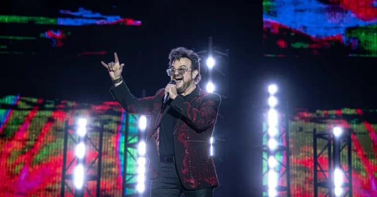 aleks syntek responde a críticas tras concierto por el grito
