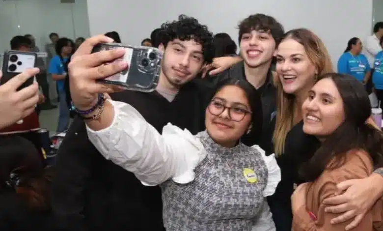 Anuncia Cecilia Patrón becas a jóvenes universitarios meridanos
