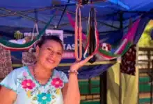 Candelaria Ku transforma el hilo de hamaca en hamacas para mascotas y collares en Mérida