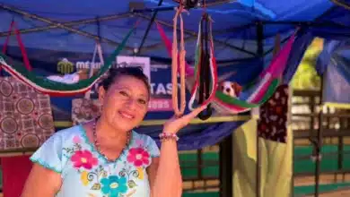 Candelaria Ku transforma el hilo de hamaca en hamacas para mascotas y collares en Mérida