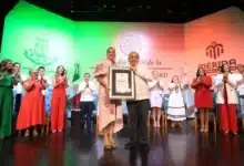 Cecilia Patrón llama a la unidad durante la conmemoración de la Independencia de México