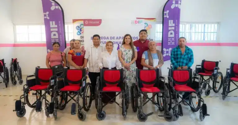 DIF Yucatán entrega 15 sillas de ruedas a personas de Temozón