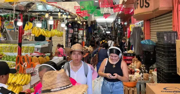 el ambiente patrio ya impulsa las ventas en los mercados de mérida