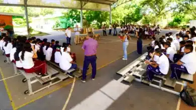 kanasín entrega computadoras a estudiantes de la secundaria técnica 71