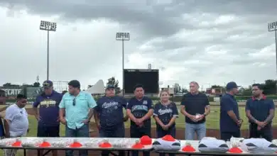 Kanasín fortalece su escuela de béisbol con equipo para 250 niñas y niños
