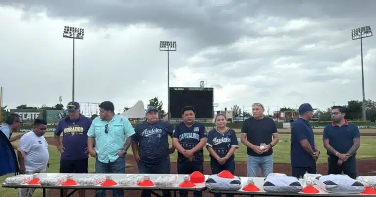 Kanasín fortalece su escuela de béisbol con equipo para 250 niñas y niños