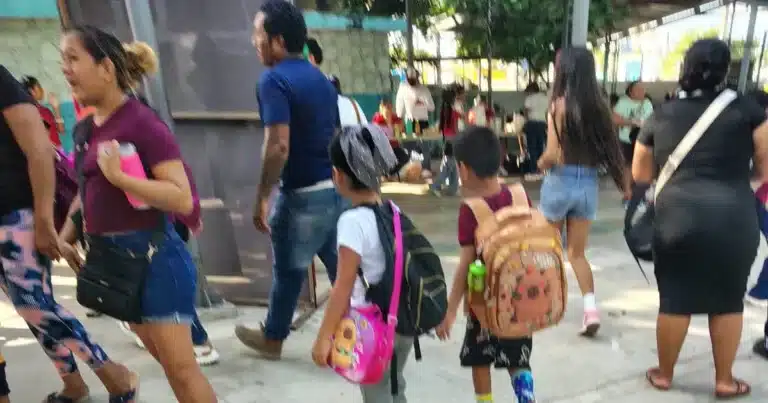 maestros y padres de familia respaldan límites al uso de celulares en escuelas de yucatán