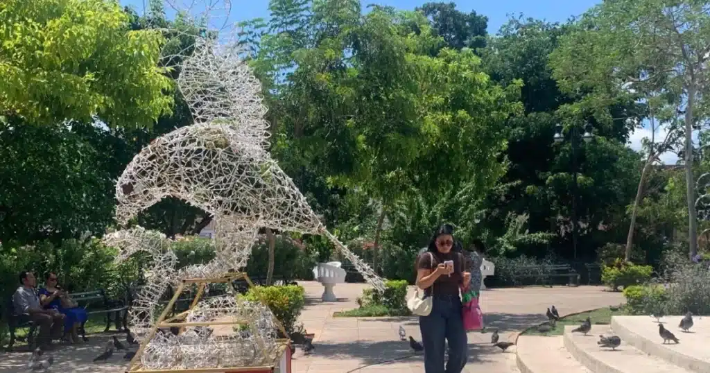 mérida estrena 180 adornos tricolores por las fiestas patrias (1)