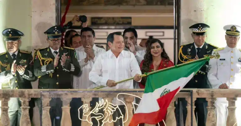 Plaza Grande revienta con miles de personas durante el Grito de Independencia