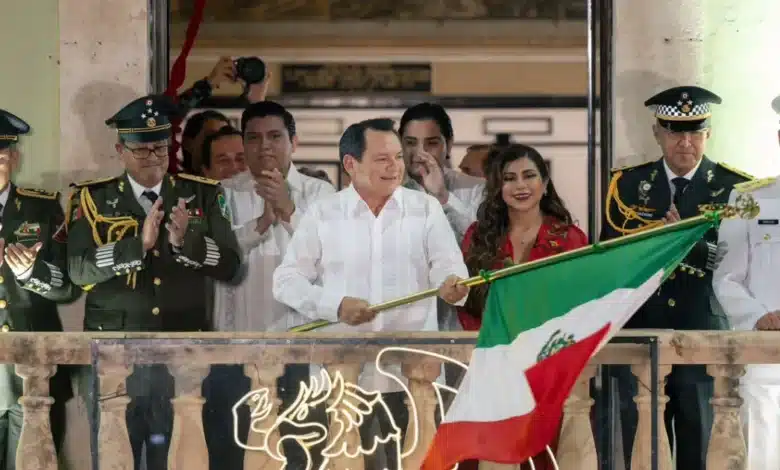 Plaza Grande revienta con miles de personas durante el Grito de Independencia