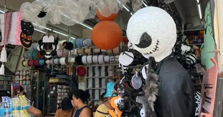 tiendas de mérida adelantan la temporada de halloween y día de muertos
