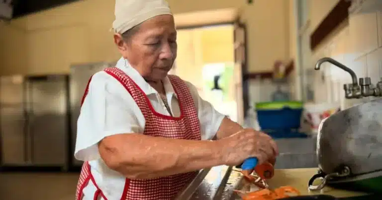 cocinar para sanar doña delfina lópez lleva 28 años en un asilo de mérida
