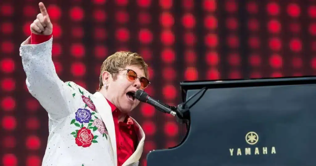 Concierto de Elton John en México un éxito tras más de una década de ausencia