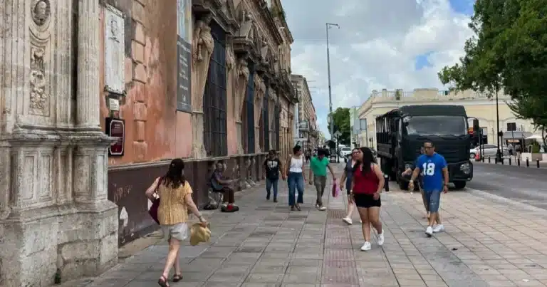 Centro de Mérida recupera actividad comercial y turística tras efectos de Isaías (Foto de Daniel Santiago)