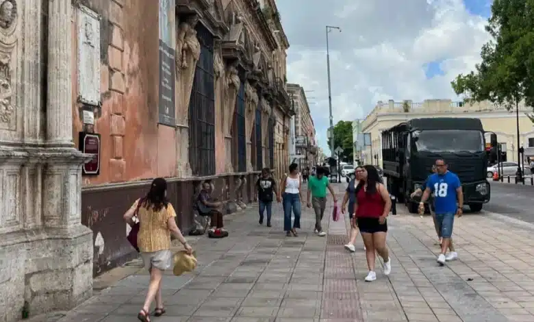 Centro de Mérida recupera actividad comercial y turística tras efectos de Isaías (Foto de Daniel Santiago)