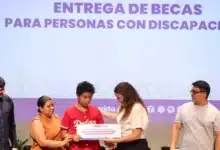 entrega mérida 600 becas para personas con discapacidad