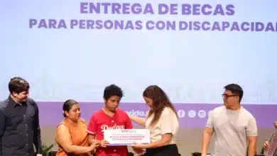 entrega mérida 600 becas para personas con discapacidad