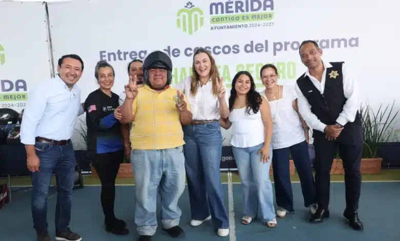 entregan 265 cascos certificados a motociclistas de plataforma en mérida