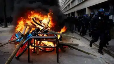francia propone penas más duras por disturbios y bloqueos de redes