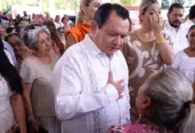 japay condona deuda de agua a mujer de 70 años y gestionan su pensión ante el issste