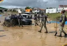 lluvias inundan los cabos y arrastran vehículos al mar