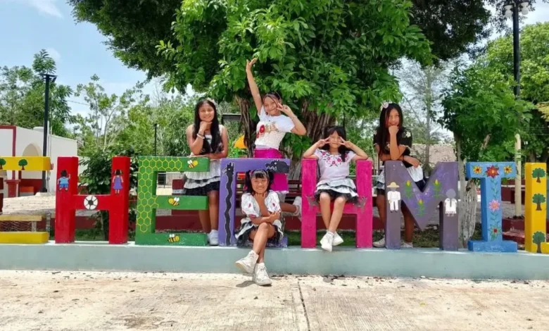 niñas de chemax cantan pop y k pop en lengua maya