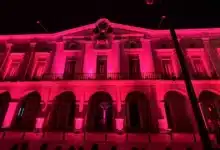 palacio de gobierno se ilumina de rosa para promover la prevención del cáncer de mama