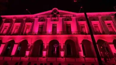 palacio de gobierno se ilumina de rosa para promover la prevención del cáncer de mama
