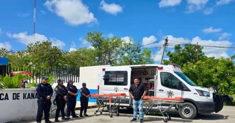 Kanasín incorpora dos nuevas camillas para traslados de emergencia