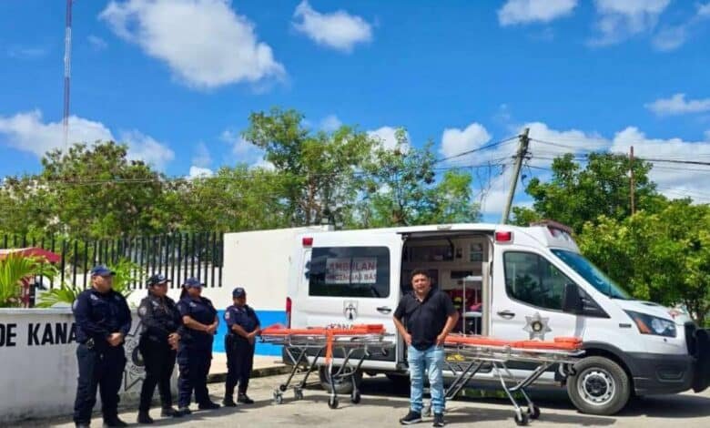 Kanasín incorpora dos nuevas camillas para traslados de emergencia