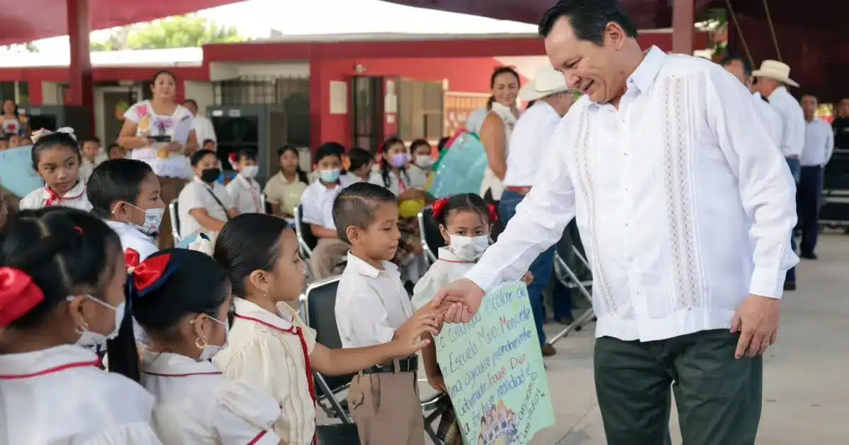 Sucilá recibe domo escolar tras casi 20 años de solicitud